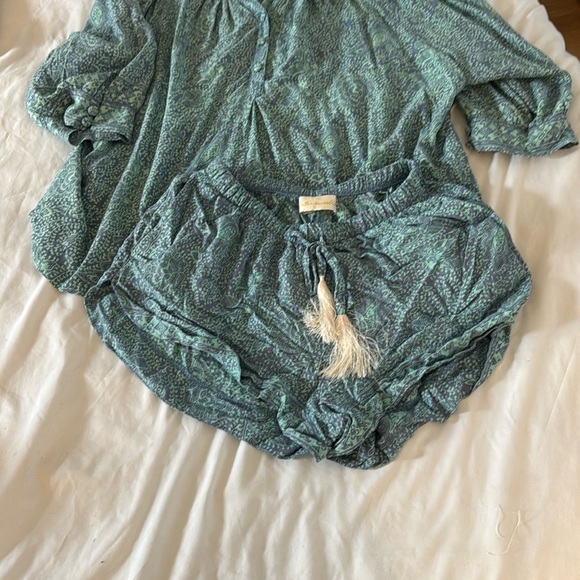 Green Patterned Two-Piece Set - Picture 2 of 7